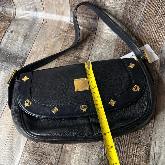 MCM Black Leather Shoulder bag with Gold Hardware - Picture 14 of 16